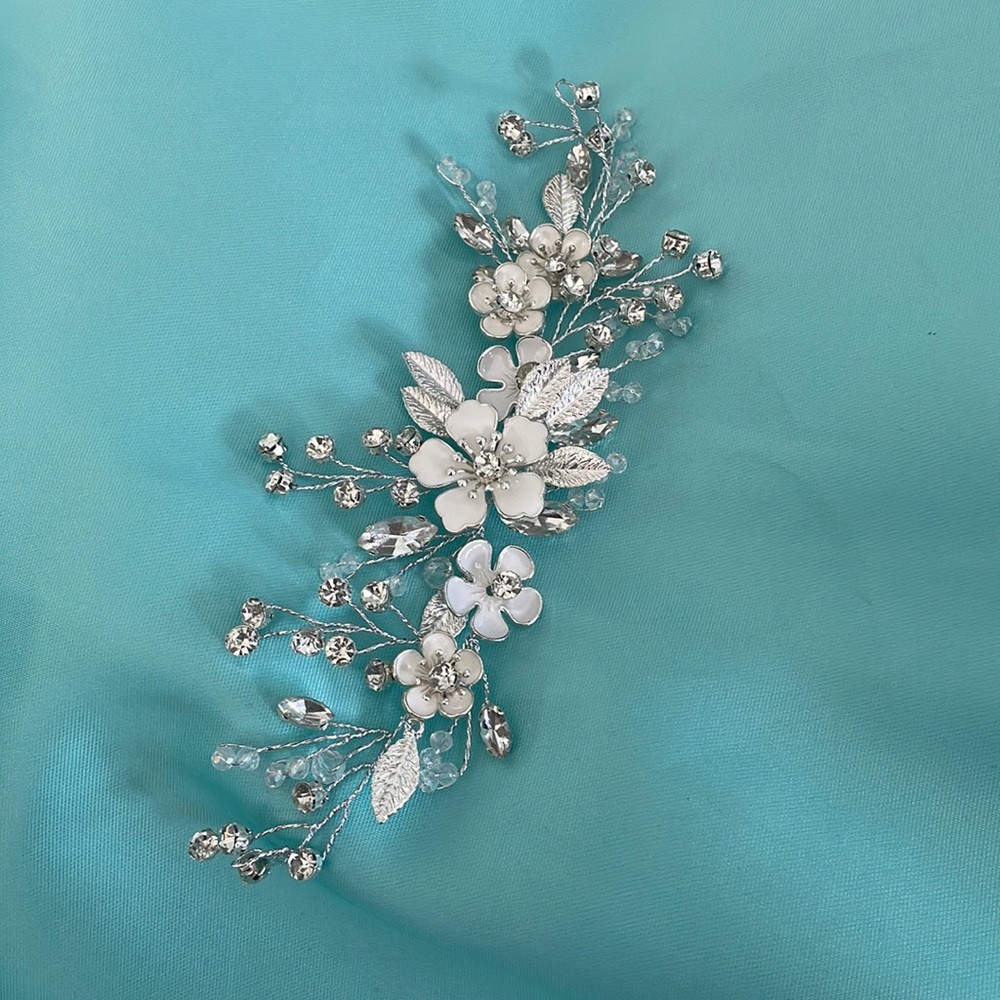Rhinestone & crystal wedding hairpiece